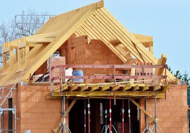 Construction de maison : les avantages de la brique en terre compressée