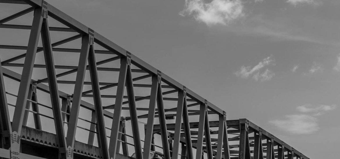 Comment renforcer la solidité de votre pont en acier avec des poutres en I : conseils d’experts