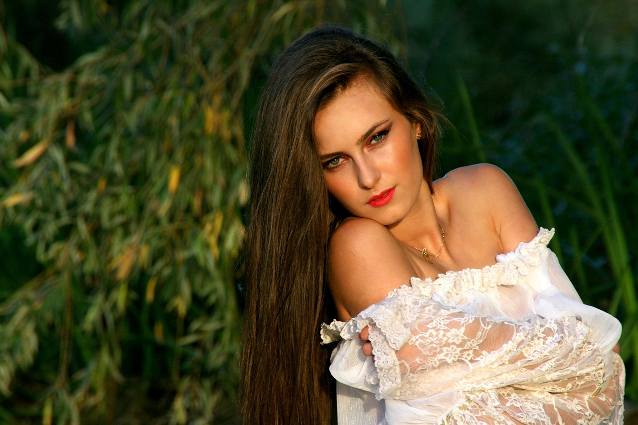 découvrez le maquillage waterproof : des produits résistants à l'eau pour un look impeccable toute la journée, même sous la pluie ou à la piscine. idéal pour tenir face à l'humidité et à la transpiration.