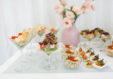 Verrines et cuillères : les stars du buffet dînatoire chic