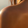 Peau lisse et bronzage : le gommage n&rsquo;enlève pas le bronzage