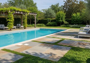 Entretien des espaces verts : valoriser votre piscine avec un décor végétal