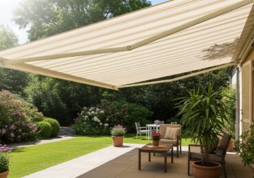 Store banne ou pergola : quelle solution d&rsquo;ombrage est faite pour votre jardin ?