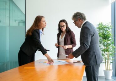 Les 4 principes d&rsquo;influence de Cialdini appliqués au leadership moderne