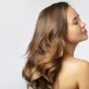 Balayage caramel : la tendance automne incontournable pour les brunes