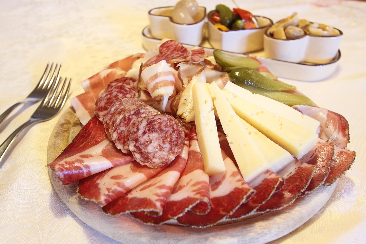 découvrez nos charcuteries artisanales élaborées avec savoir-faire et passion pour des saveurs authentiques et uniques.