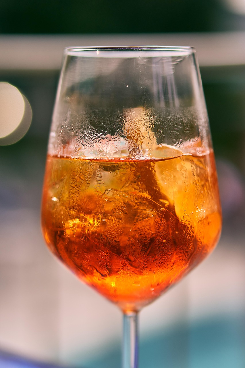 découvrez comment préparer des portions parfaites de cocktails pour votre soirée entre amis. astuces et conseils pour réussir votre cocktail party en toute simplicité.