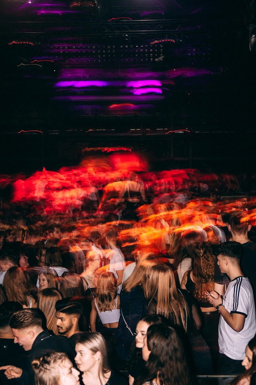 dj professionnel pour événement d'entreprise, animé et adapté à votre ambiance pour garantir le succès de votre soirée corporate.