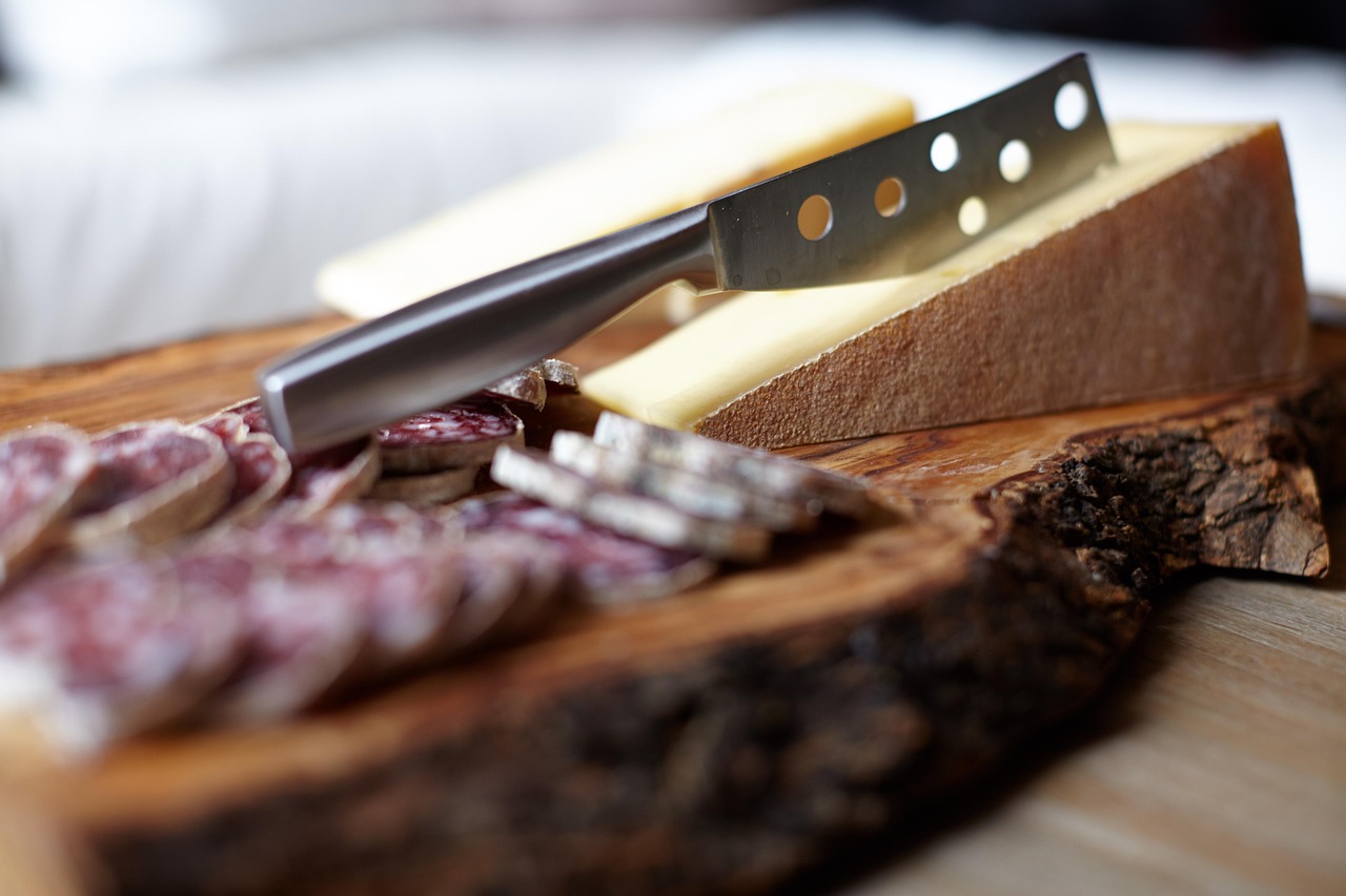 découvrez notre sélection de charcuteries gourmandes, élaborées avec soin pour offrir des saveurs authentiques et raffinées à apprécier en toute occasion.
