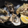 Bar à huîtres : comment distinguer calibres, origines et saveurs