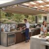 Comment aménager une cuisine d&rsquo;été abritée par une pergola moderne ?