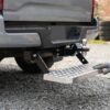 Marchepied arrière compatible avec un attelage remorque