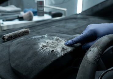 Detailing automobile : les erreurs fatales à ne pas commettre avec l&rsquo;Alcantara