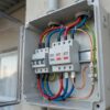 Installation de panneaux photovoltaïques : la protection contre les surtensions