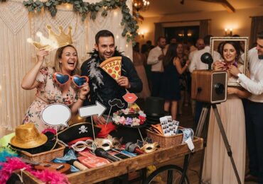 Quels accessoires prévoir pour une animation photobooth réussie ?