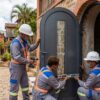 Porte en aluminium cintrée ou sur mesure pour s&rsquo;adapter aux bâtis anciens