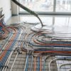 Comment intégrer les canalisations dans un projet de chape liquide ?