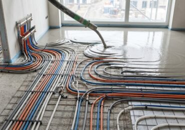 Comment intégrer les canalisations dans un projet de chape liquide ?