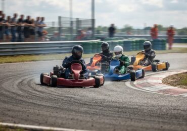 Vitesse, compétition, adrénaline : que réserve une session de karting ?