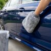 Peinture auto : pourquoi utiliser des accessoires de lavage doux (microfibre)