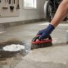 Dégraissage des sols de garage : retirer les taches d&rsquo;huile moteur