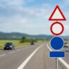 Signalisation routière verticale : dangers, interdictions, obligations et indications