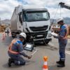 Pourquoi une évaluation technique est-elle indispensable avant de déplacer un camion accidenté ?